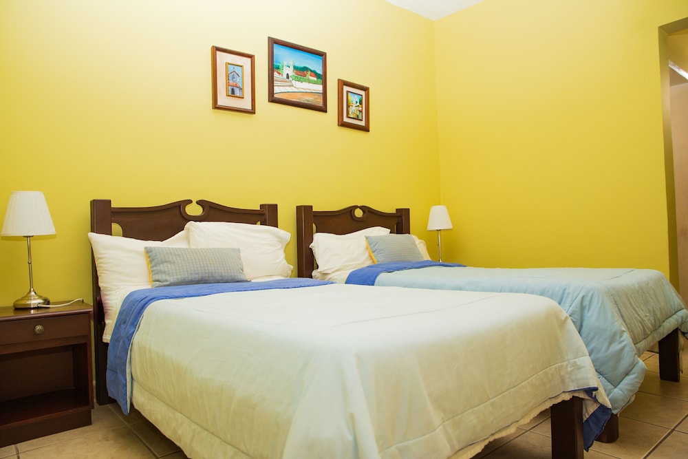 Economy Double Room, 2 Twin Beds photo 1