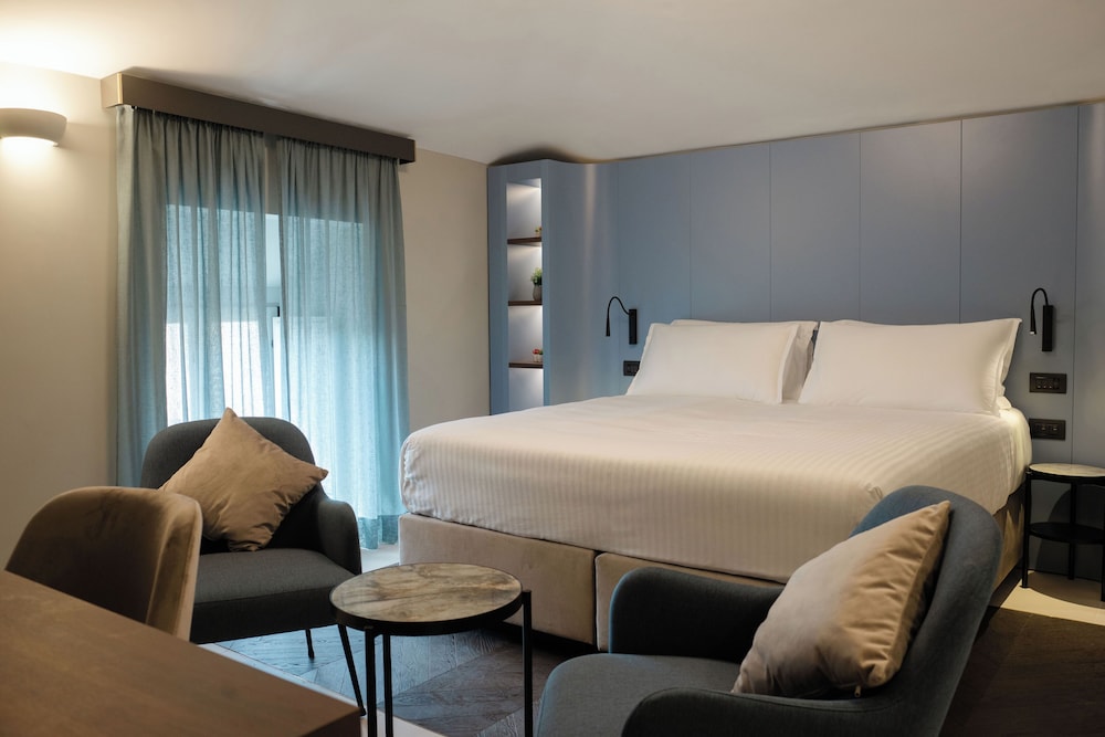 Superior Double or Twin Room, City View photo 1