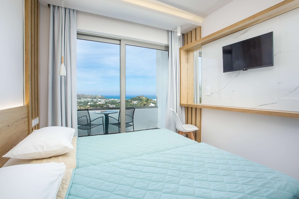 Superior Double with Roof Top Jacuzzi - Photo 2