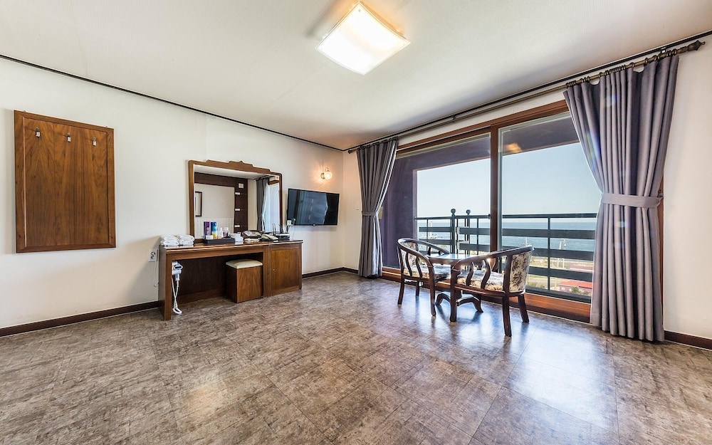Room (Premier Ondol (Ocean View)) - Photo 1