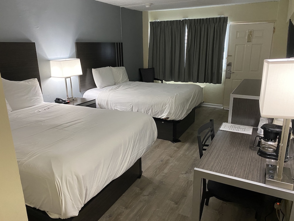 Standard Room, 2 Queen Beds, Non Smoking - Photo 5