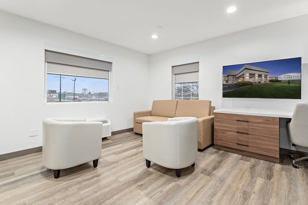 Suite, Multiple Beds, Non Smoking - Photo 12