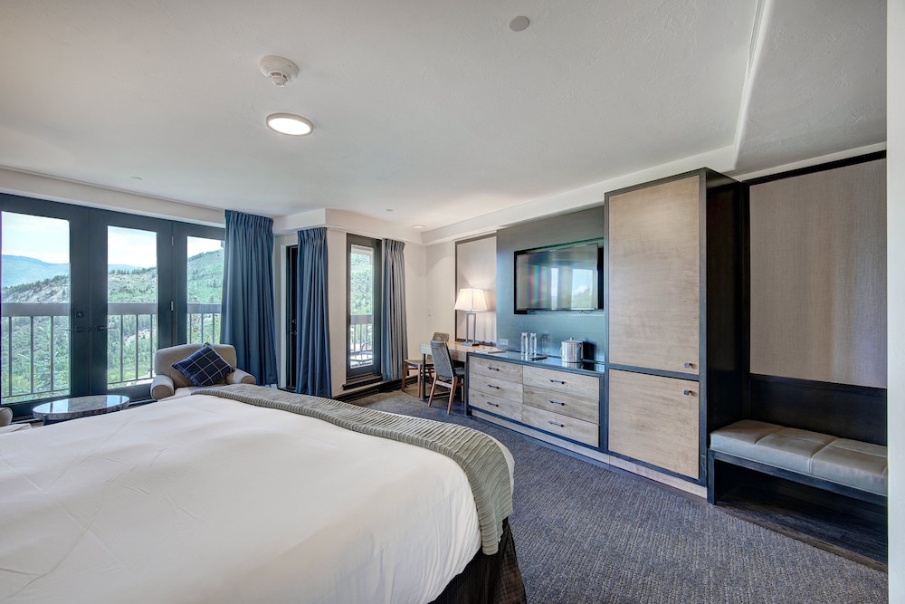 Deluxe Room, 1 King Bed - Photo 3