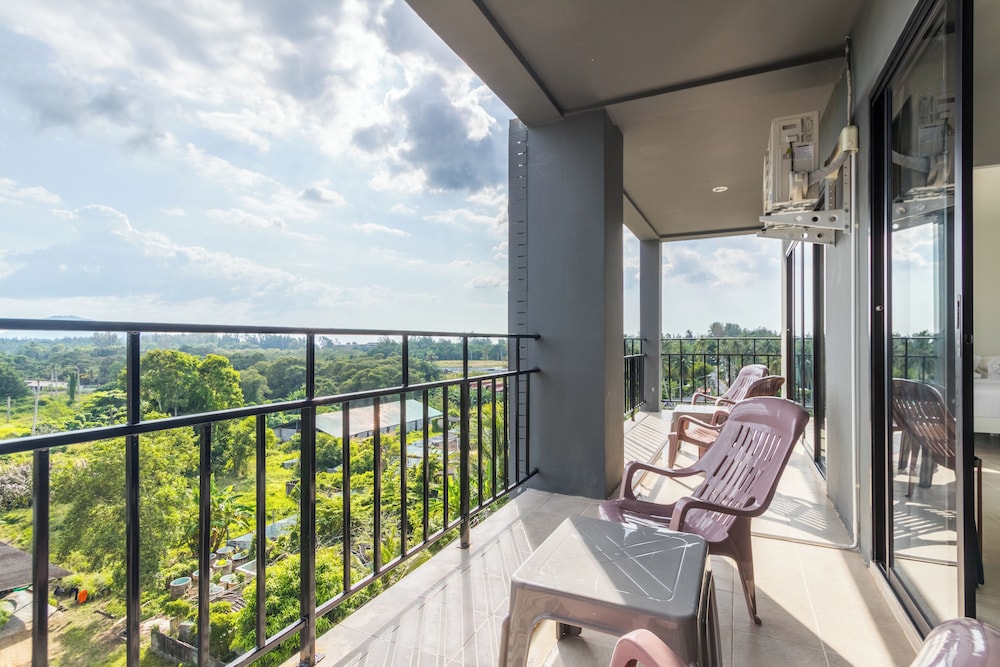 Suite, Multiple Beds, Pool View (Suite Two Bedroom Pool View King) photo 2