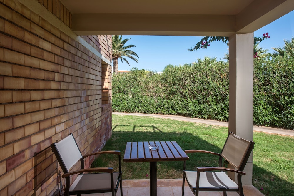 Family Room, 2 Bedrooms, Garden View photo 2