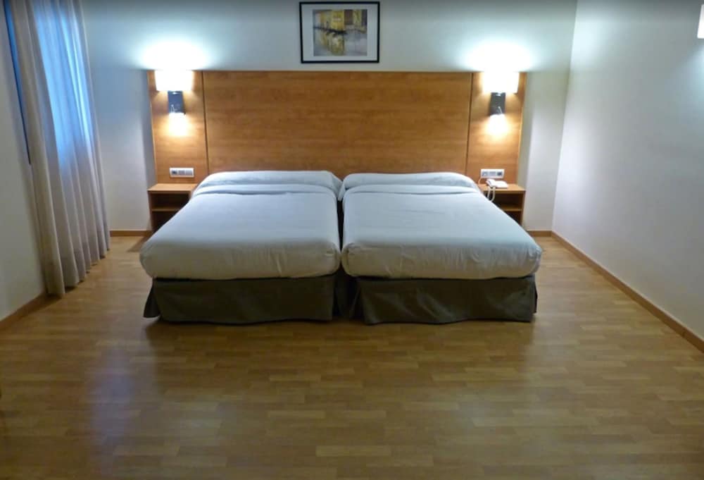 Double Room, Multiple Beds photo 2