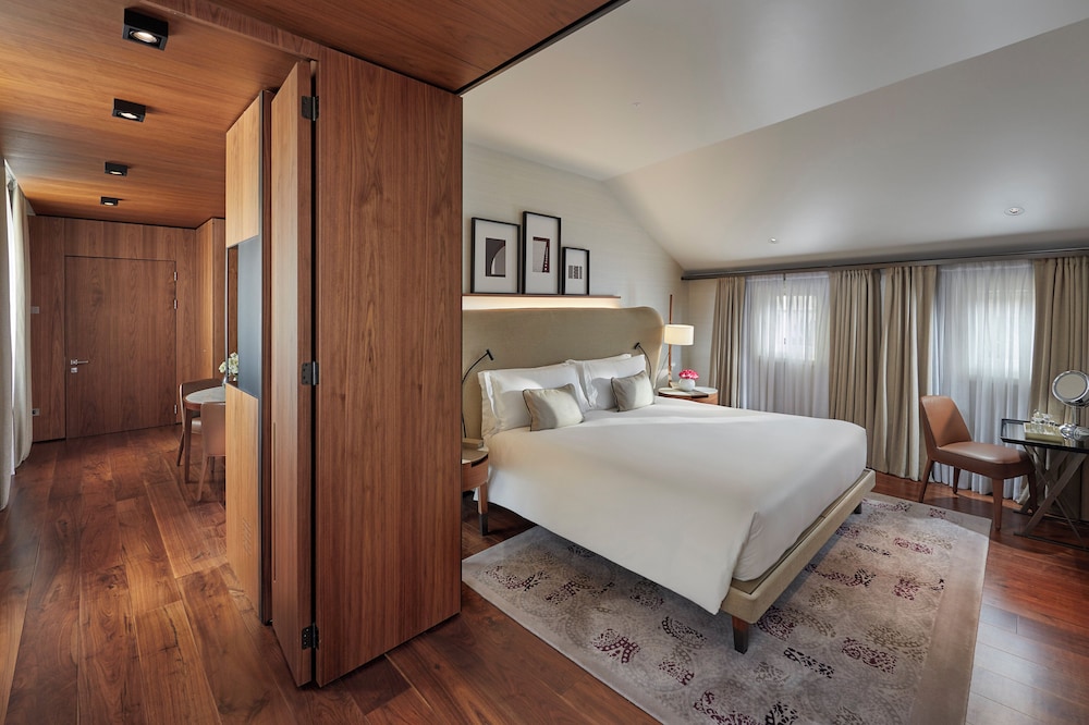 Deluxe Suite, 1 King Bed, Terrace