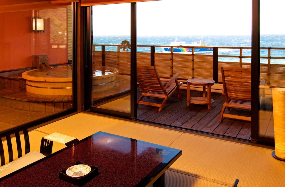 Ocean View Japanese Style Executive Room with Open-air Bath (Type A) photo 2