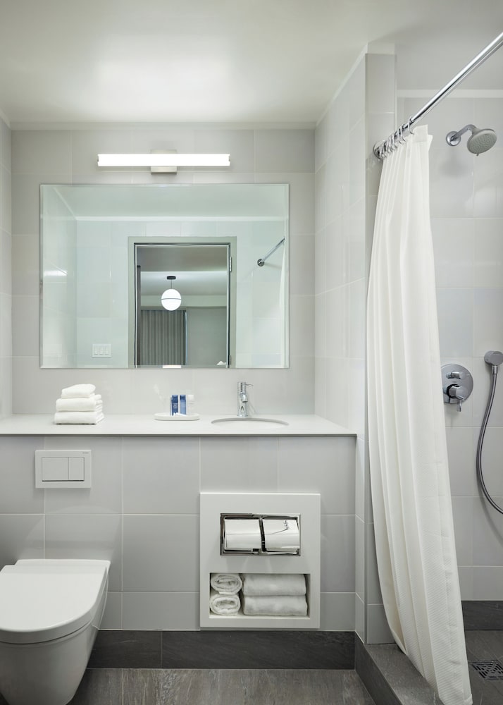 The Melrose Hotel, Kuva 2