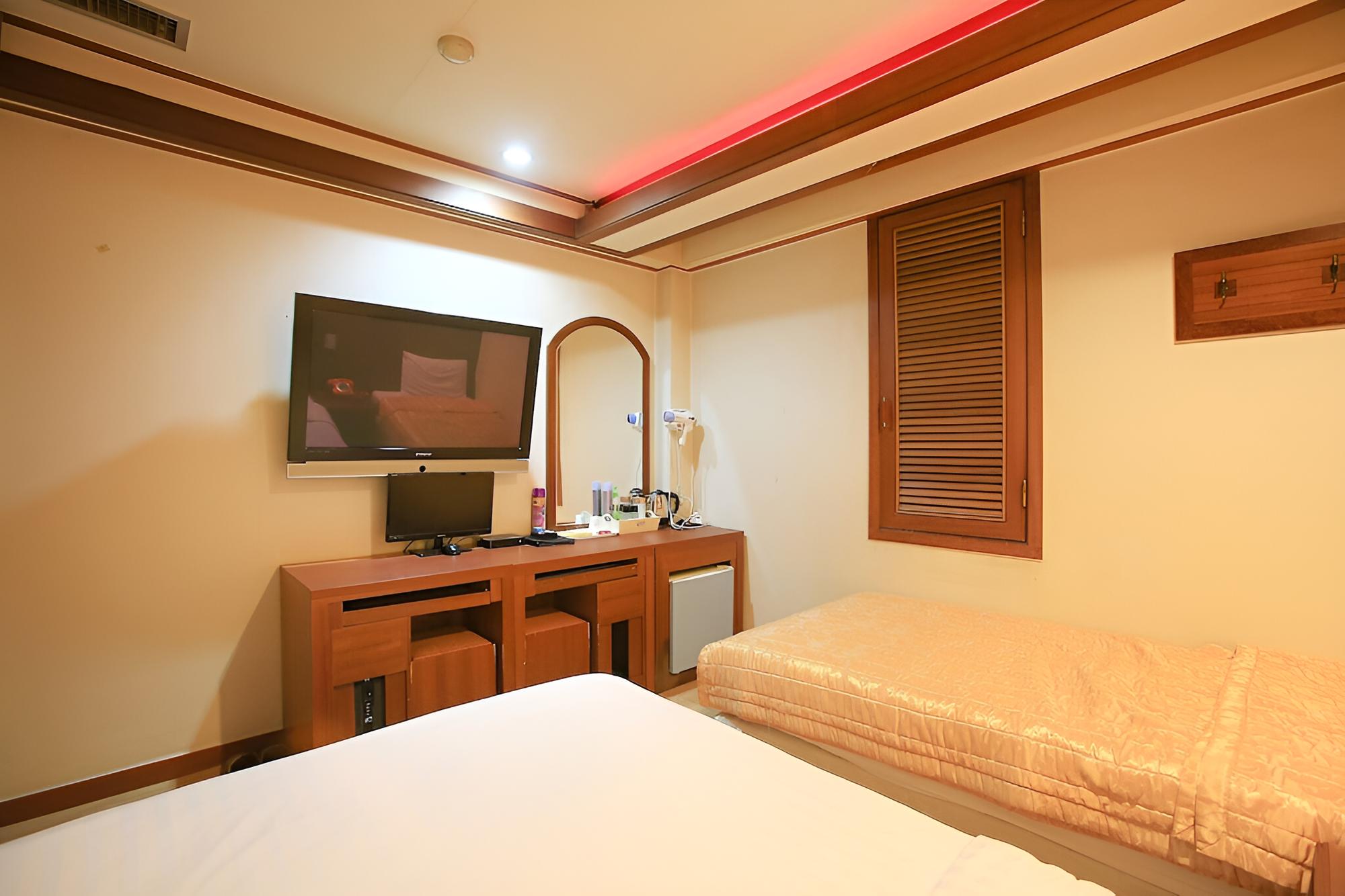 Room (Twin (no PC support)) - Photo 21