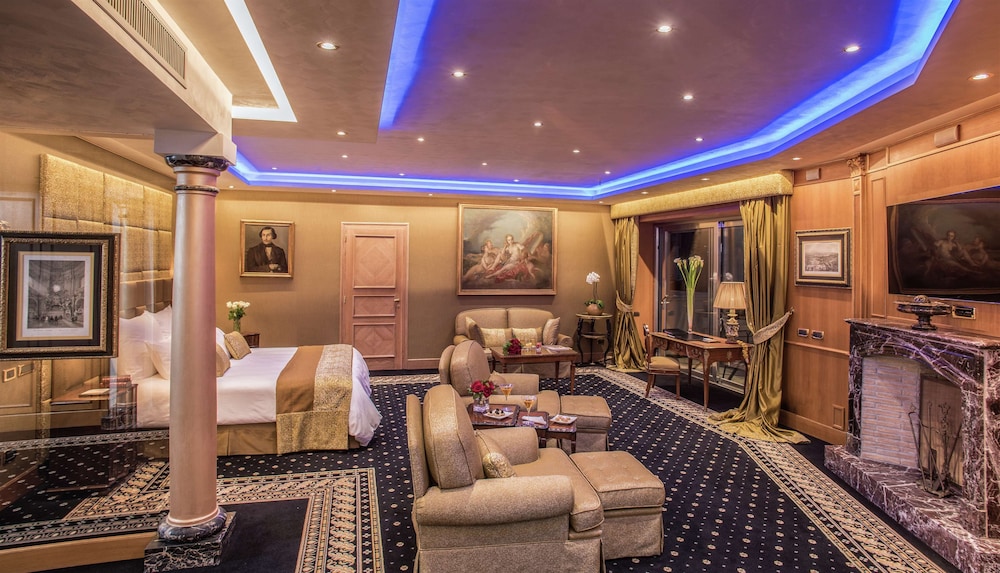 Suite, 1 King Bed, Rome View (Vista Suite, Spa/Club Lounge