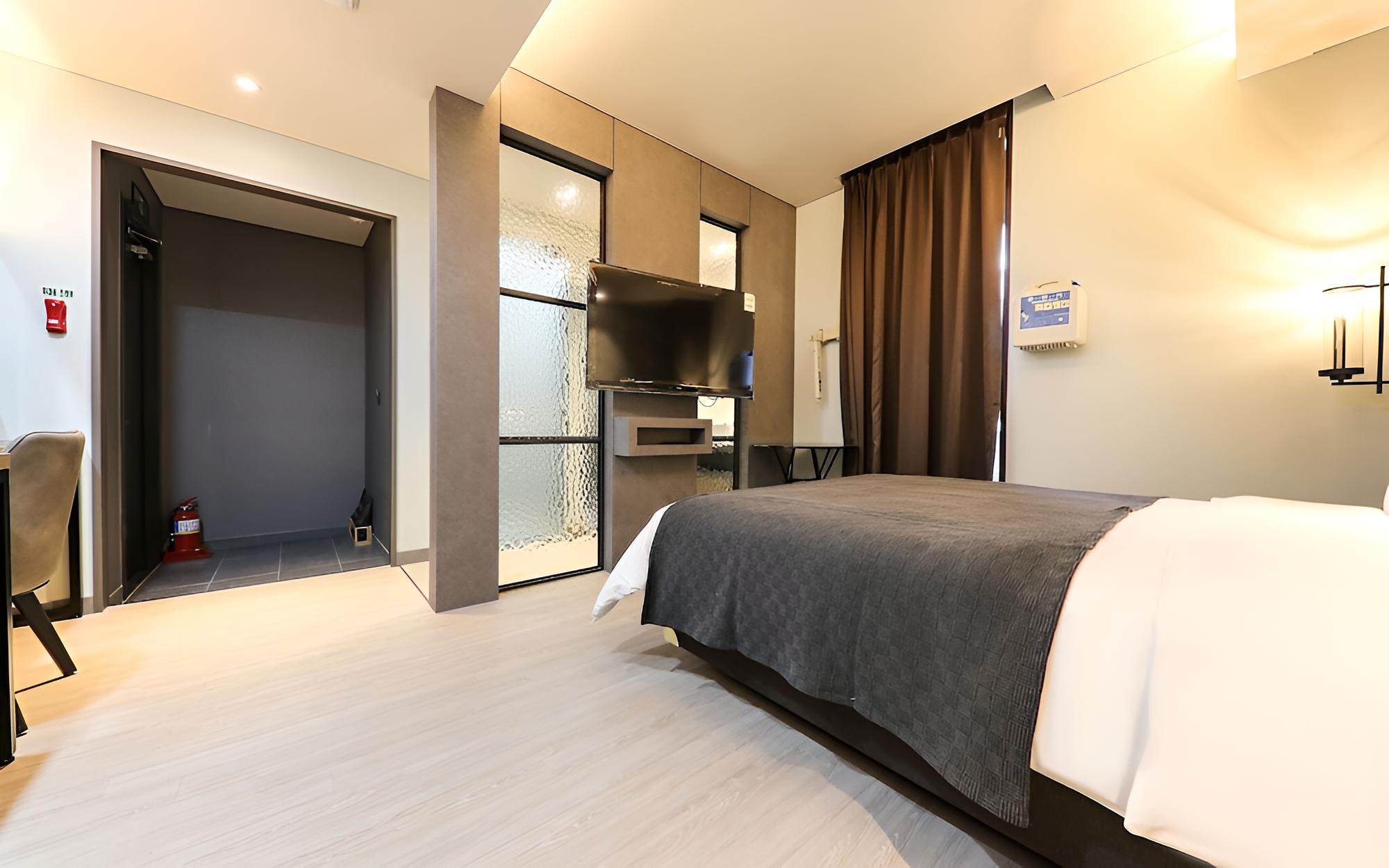 Room (Standard room) - Photo 22
