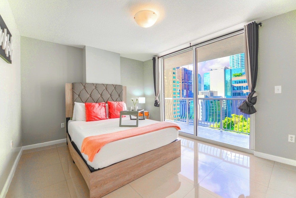 Luxury Condo, 3 Bedrooms, City View photo 2