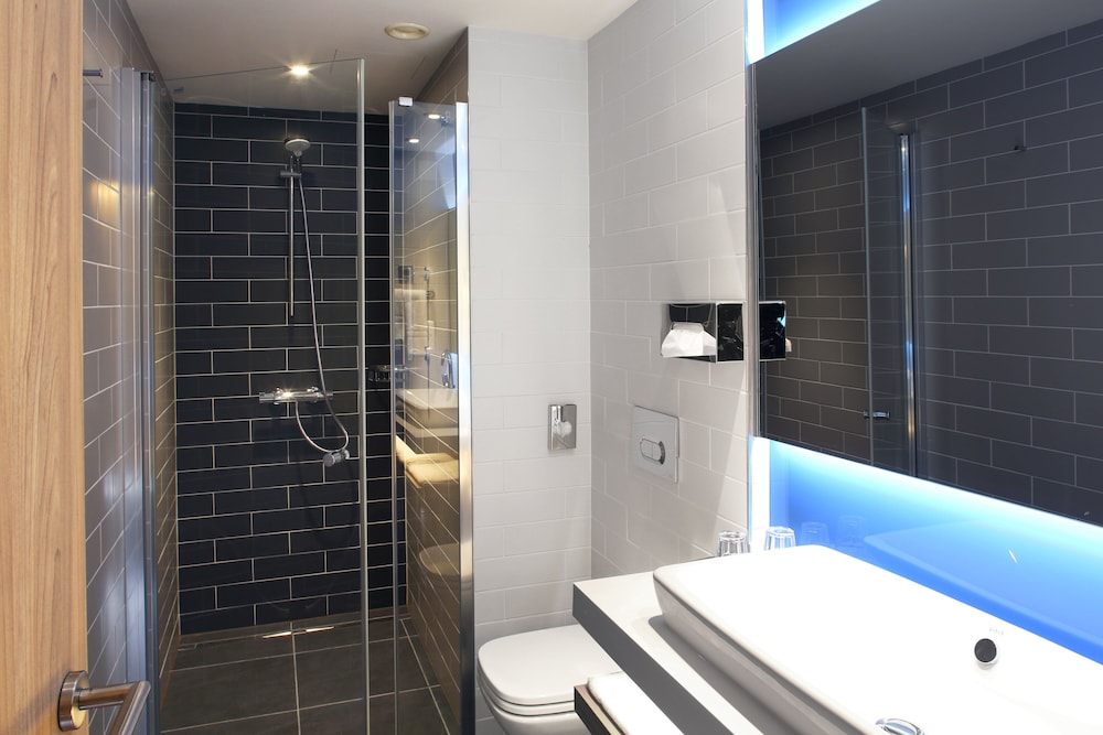 Standard Room, Multiple Beds (Free Breakfast) - Photo 5