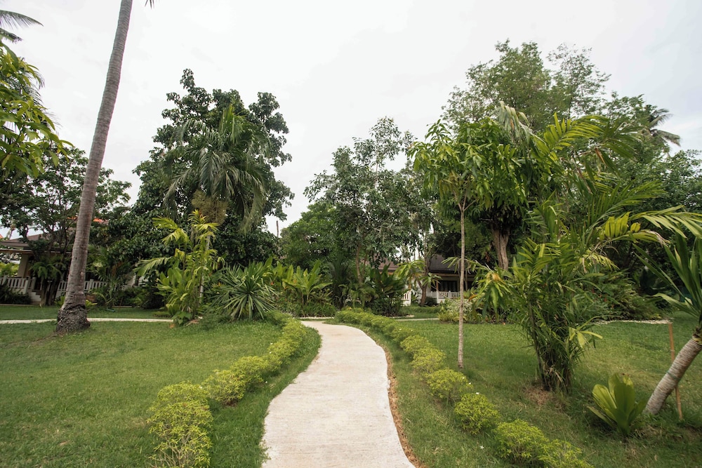 Superior Cottage, 1 Queen Bed, Garden View photo 2