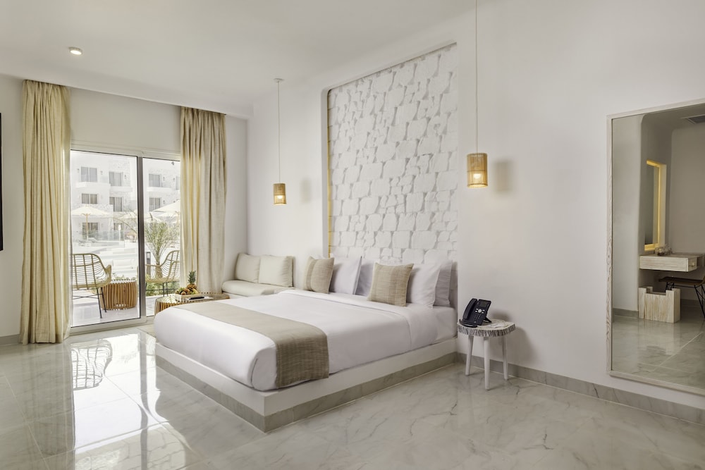 Deluxe Room - Photo 3