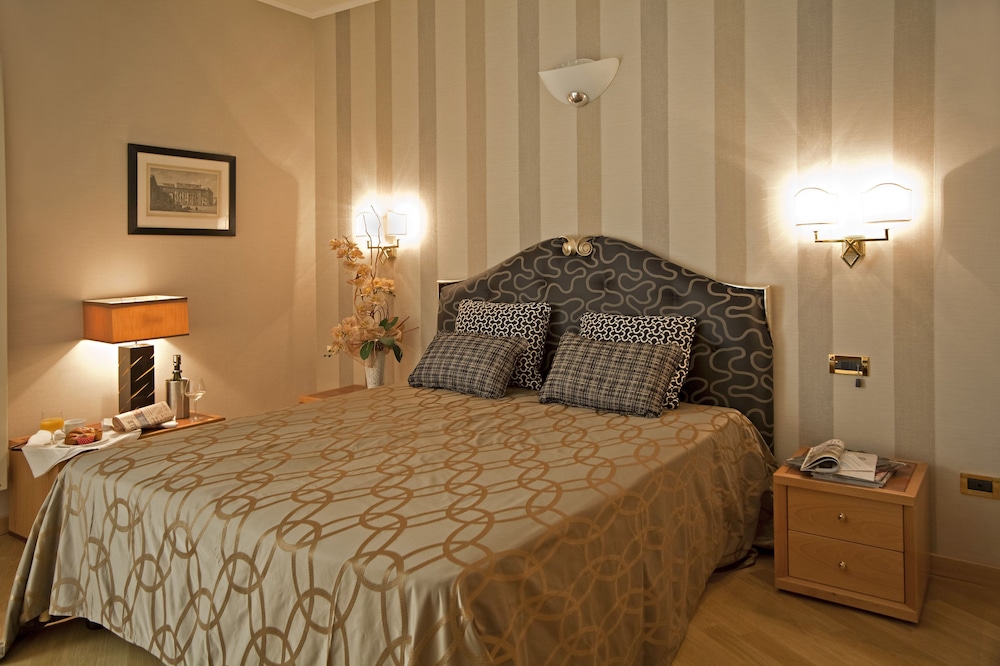 Double or Twin Room - Photo 9