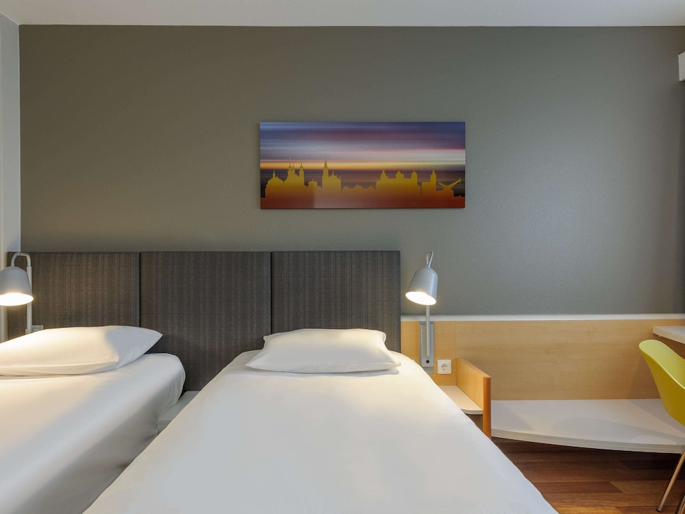 Standard Room, 2 Twin Beds - Photo 5