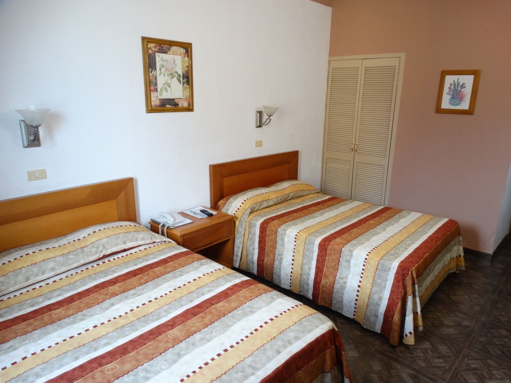 Business Double Room, 2 Queen Beds, Accessible, Non Smoking photo 3