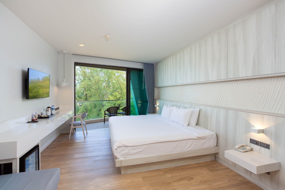 Deluxe Seaview (Modern Style) - Photo 4