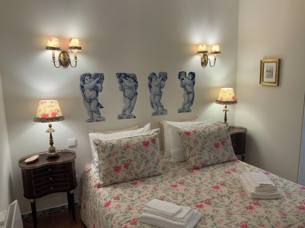Superior Studio, 1 King Bed, Non Smoking, Patio (Rosas) photo 1