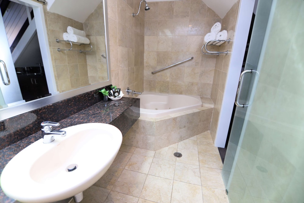 Superior Suite, Multiple Beds, Non Smoking, Jetted Tub photo 3