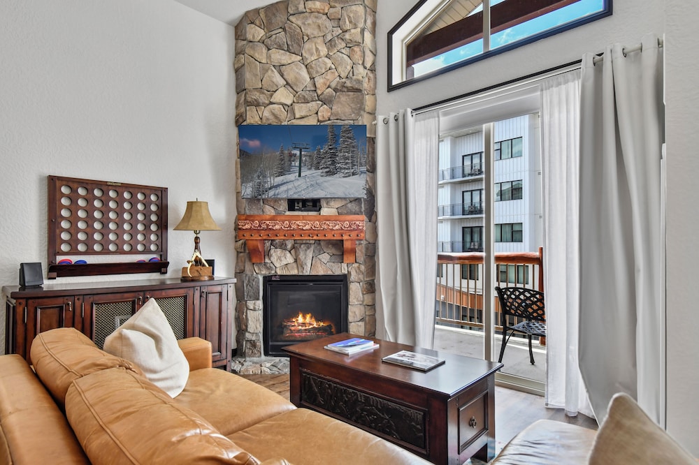 Luxury Condo, Balcony