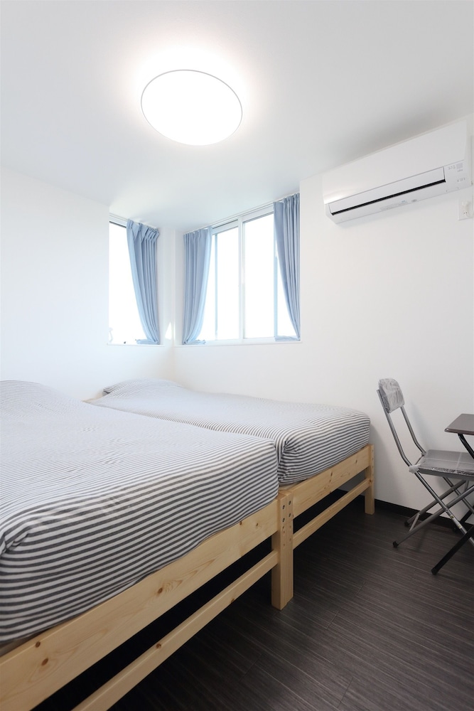 Standard Twin Room, 2 Twin Beds, Non Smoking, Shared Bathroom photo 1