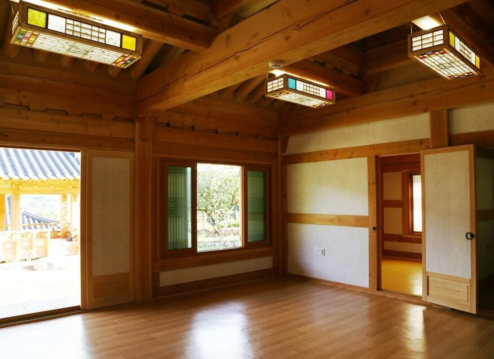 Traditional House (Maehwa) photo 1