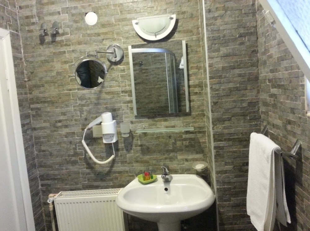 Standard Double Or Twin Room photo 3