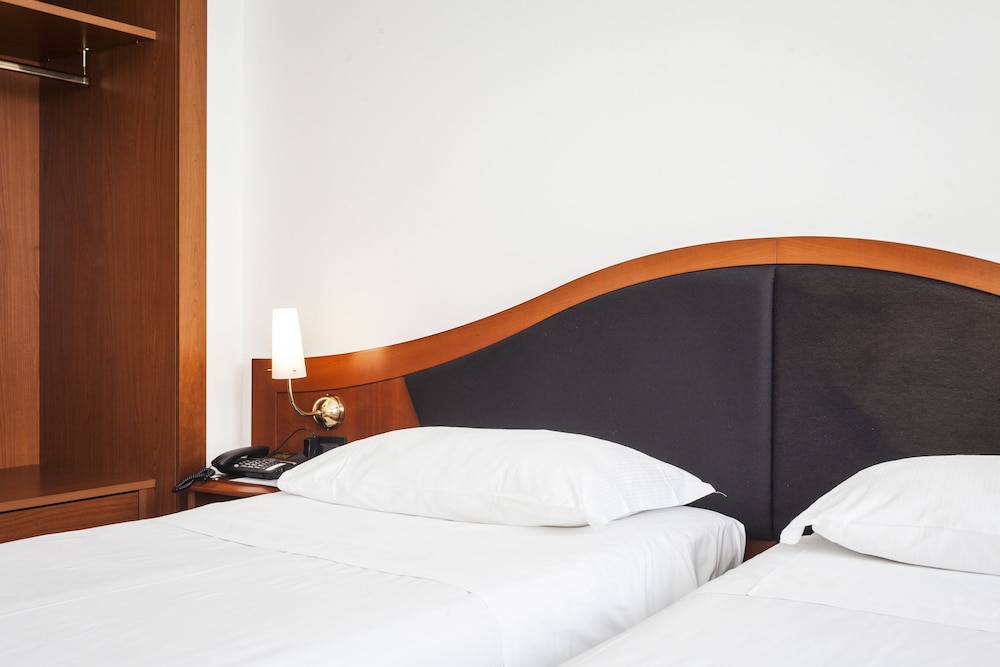 Standard Double or Twin Room photo 1