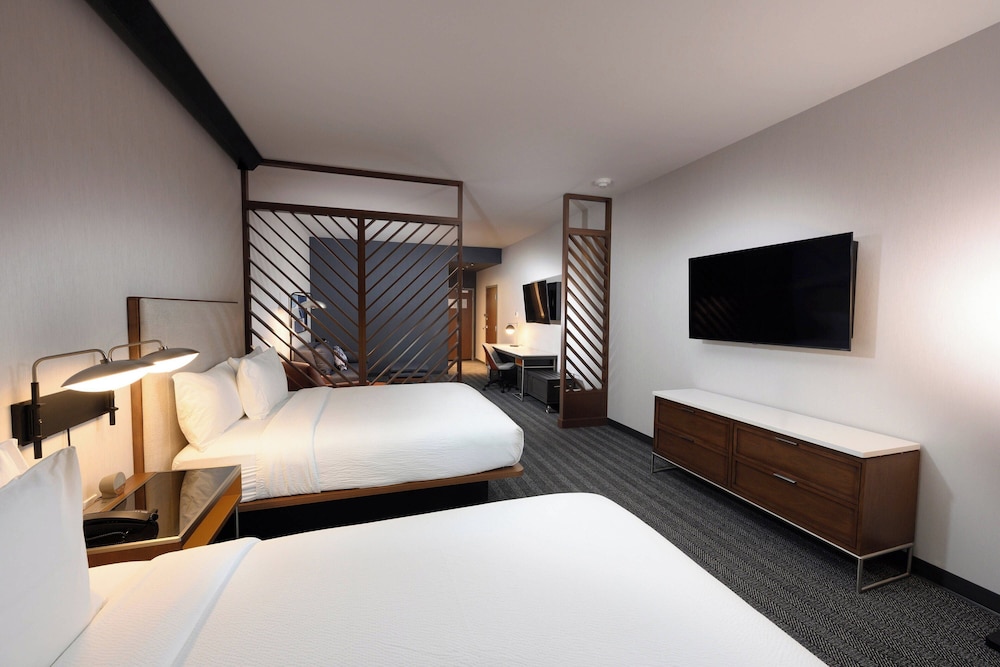 Deluxe Room, Multiple Beds (Mobility/Hearing Accessible, Tub)