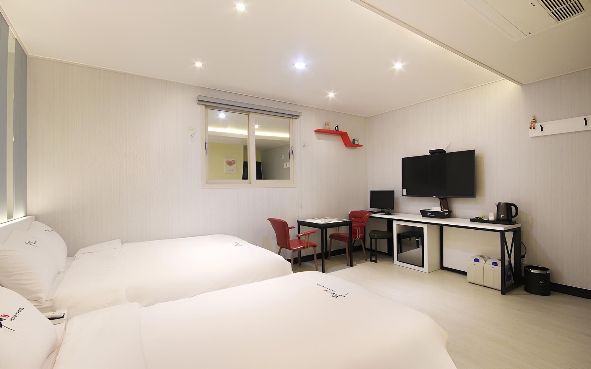 Room (Twin) photo 3