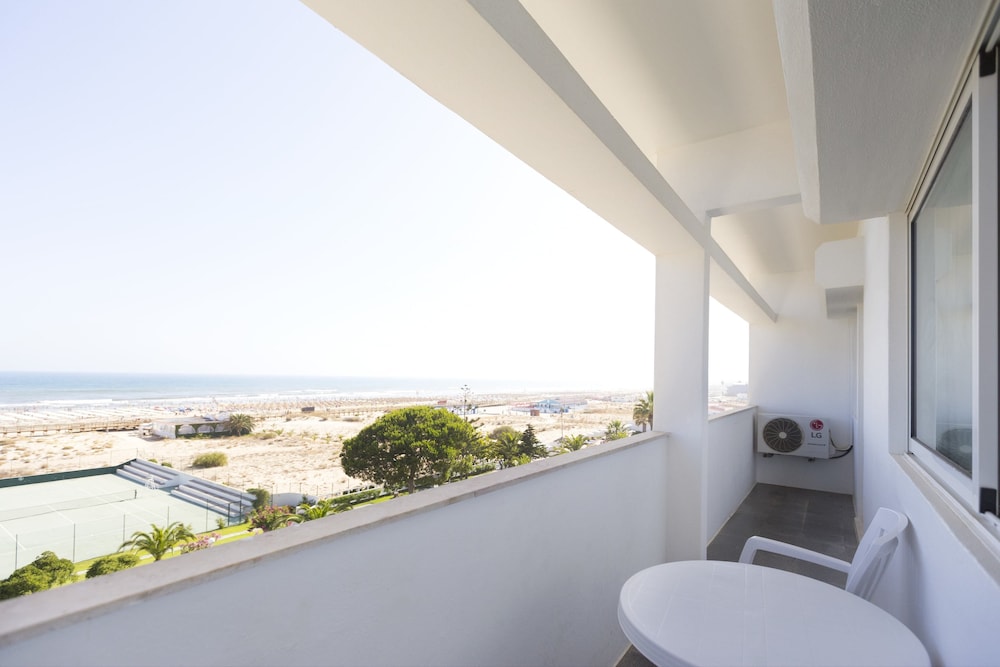 Superior Double Room, Sea View (2 adults + 1 child) - Photo 2