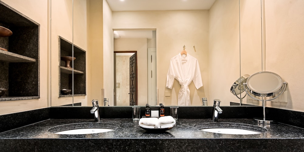 Deluxe Room, Terrace (Pool) - Photo 9