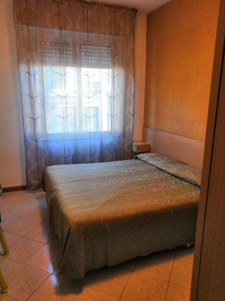 Basic Double Room photo 3