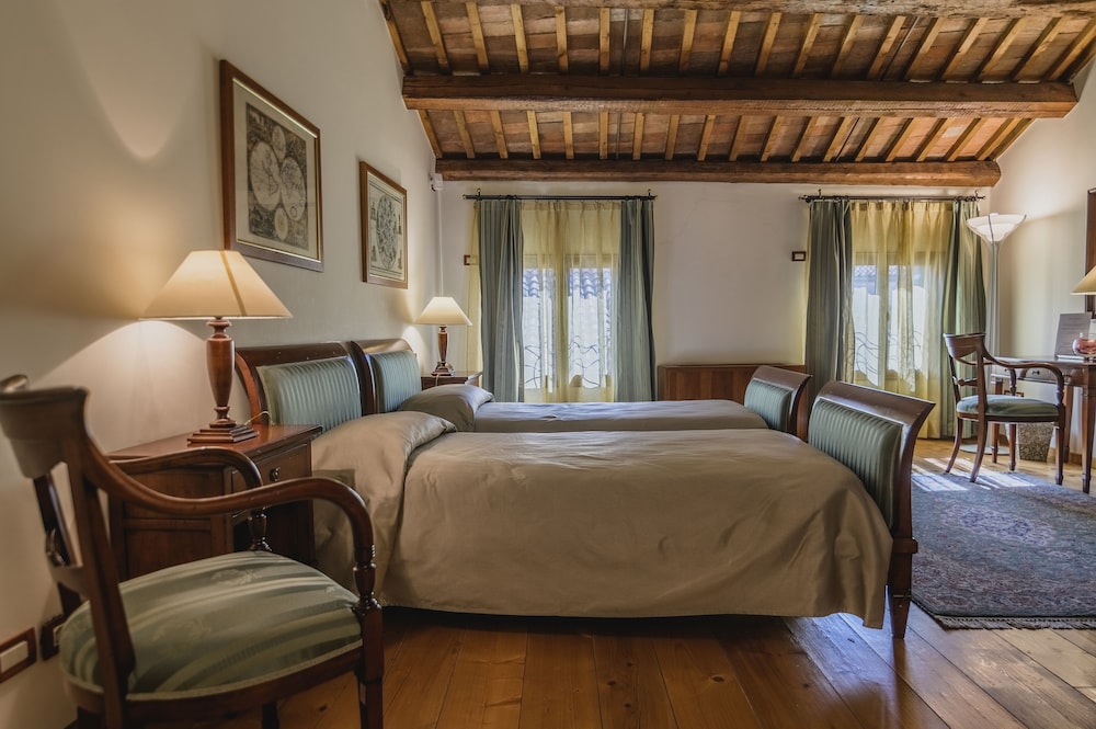 Superior Double Room, 2 Twin Beds - Photo 12