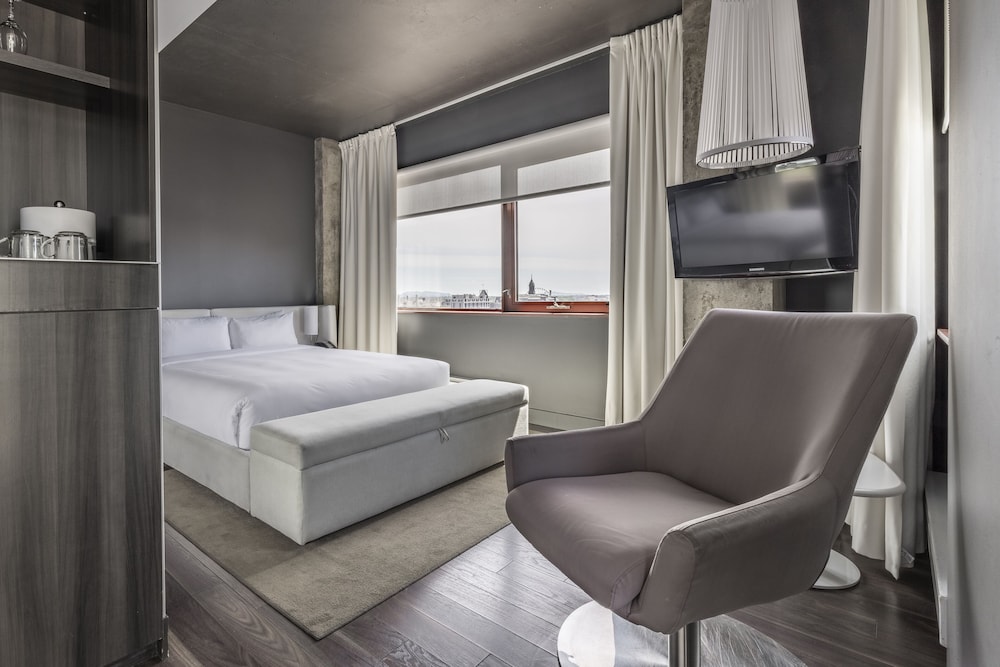 Panoramic Room, 1 Queen Bed - Photo 3