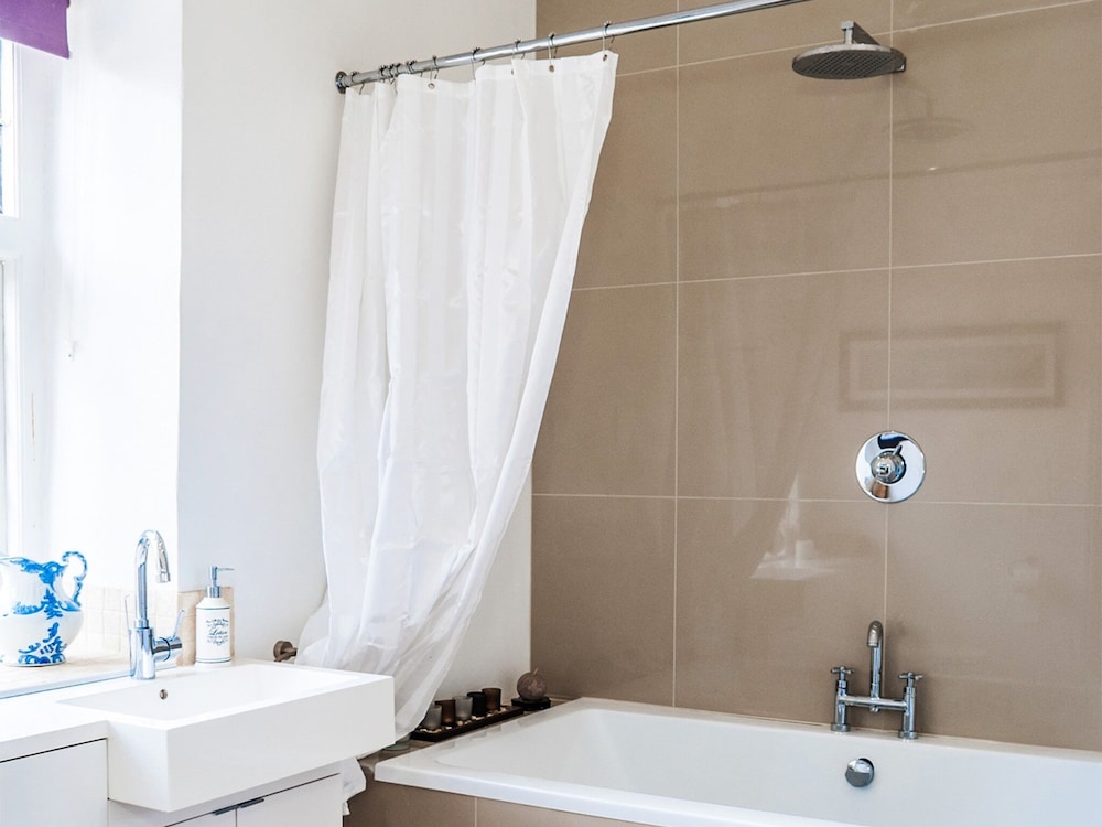 Superior Suite, Ensuite, Garden View photo 3