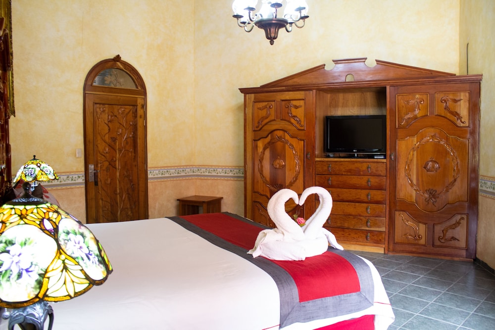 Junior Suite, 1 King Bed, Non Smoking - Photo 3