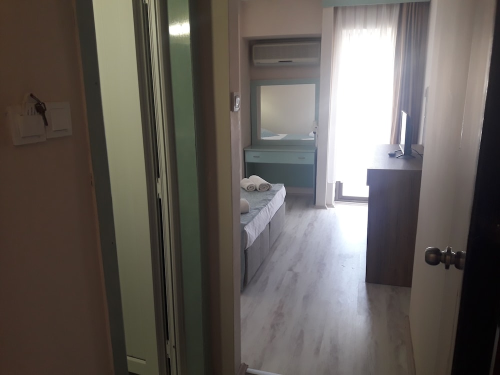 Standard Double or Twin Room photo 3
