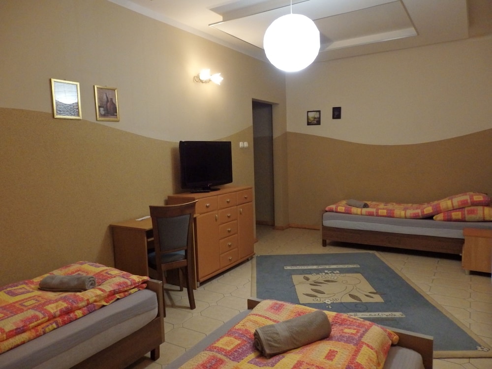 Room, 3 Twin Beds, Non Smoking photo 3