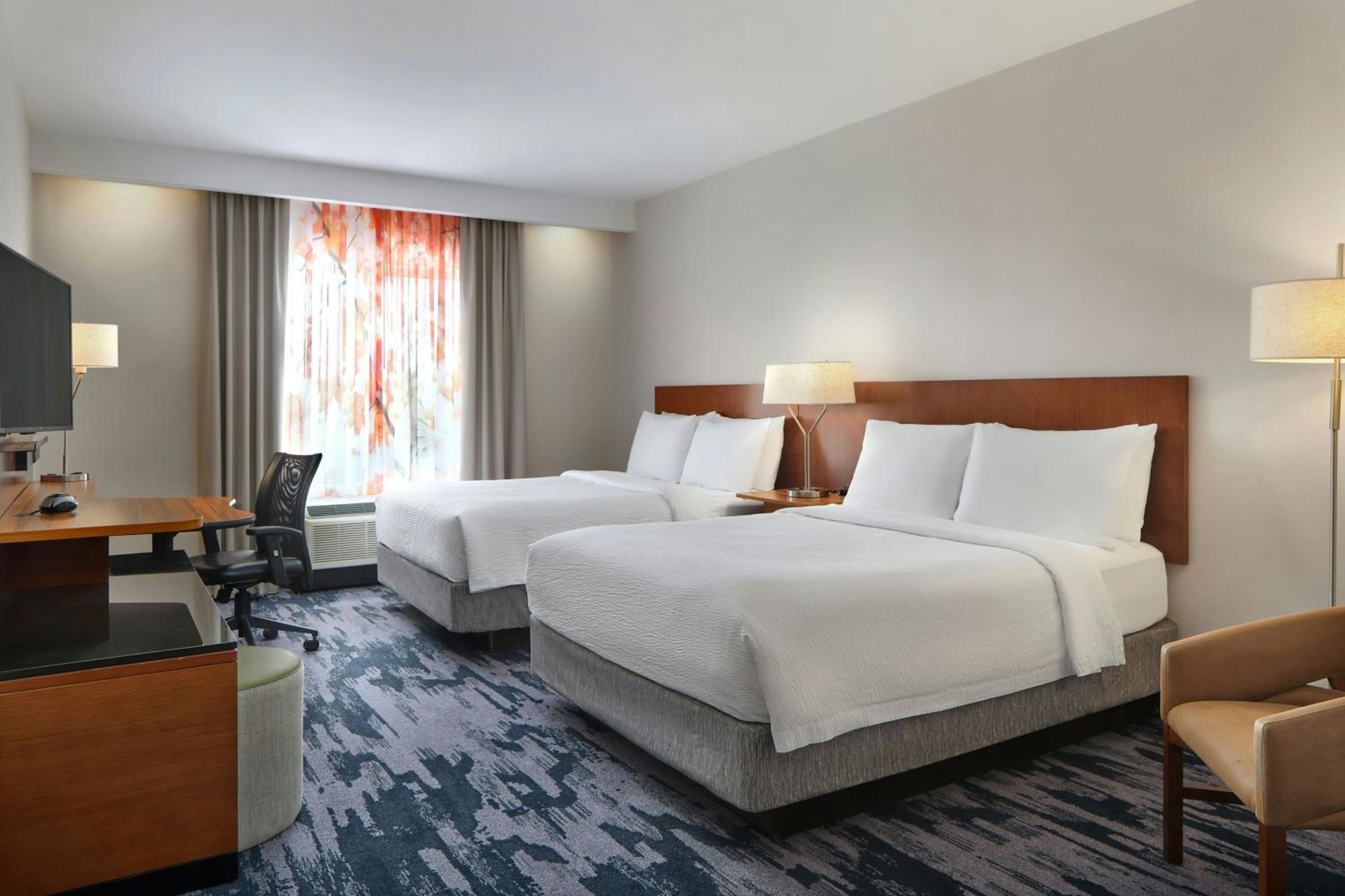 Queen Room with Two Queen Beds and Roll-in Shower - Mobility and Hearing Accessible photo 2