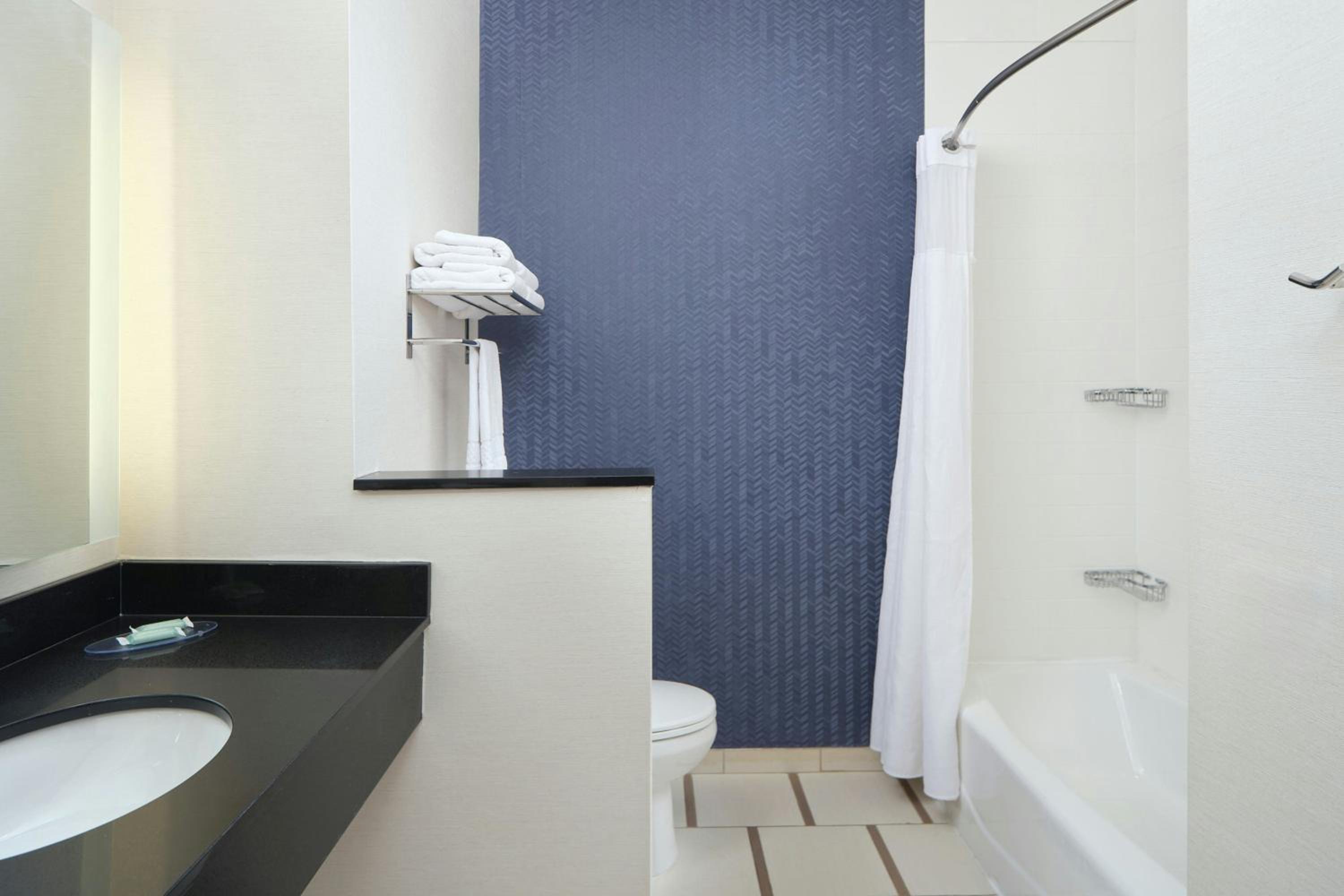 Queen Room with Two Queen Beds and Roll-in Shower - Mobility and Hearing Accessible photo 3