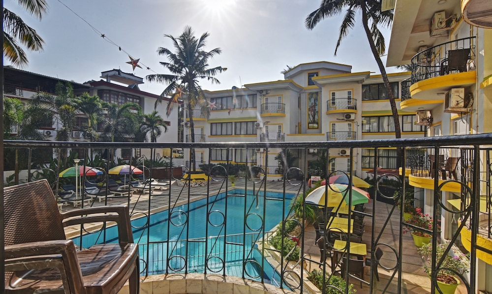 Superior Room, Pool View - Photo 17