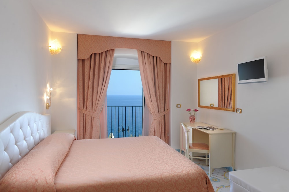 Superior Double French Balcony Sea View photo 3