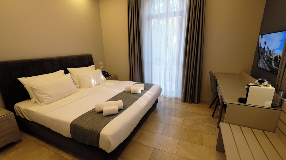Superior Room, 2 Twin Beds, Balcony - Photo 6
