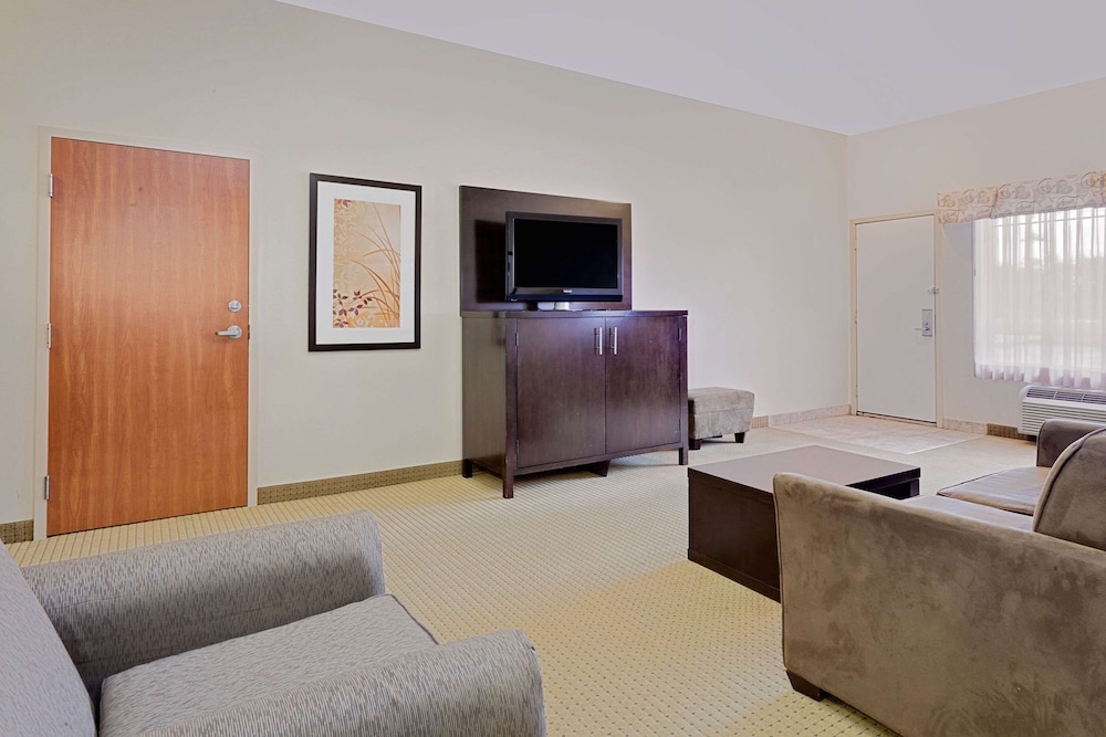 Suite, 1 King Bed - Photo 9