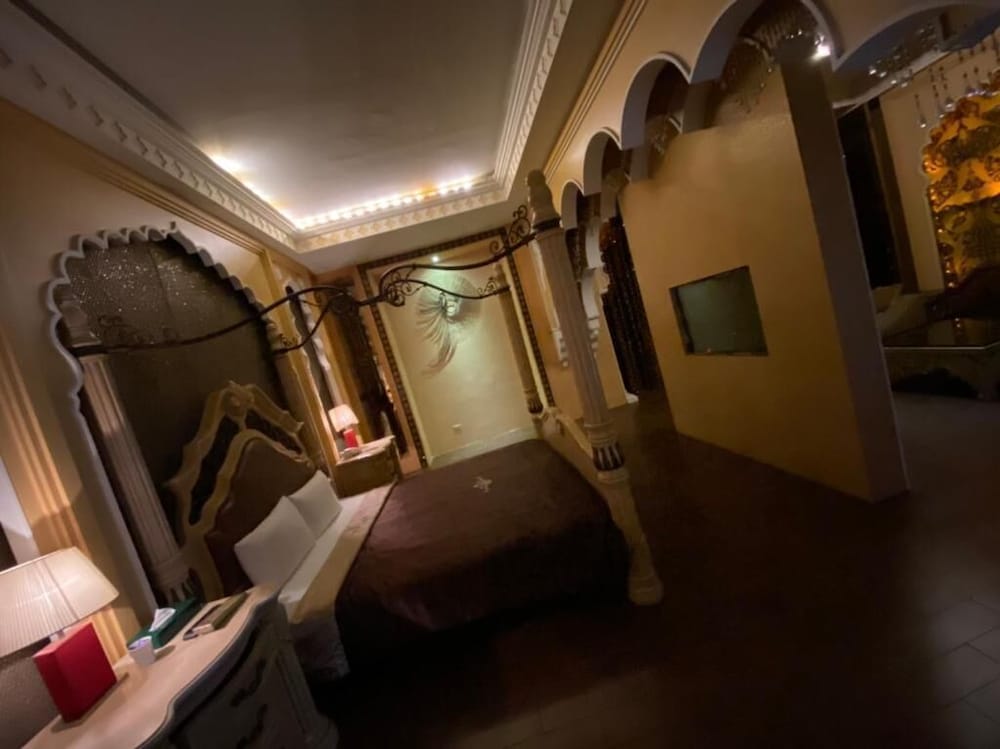 Large Double Room - Photo 1