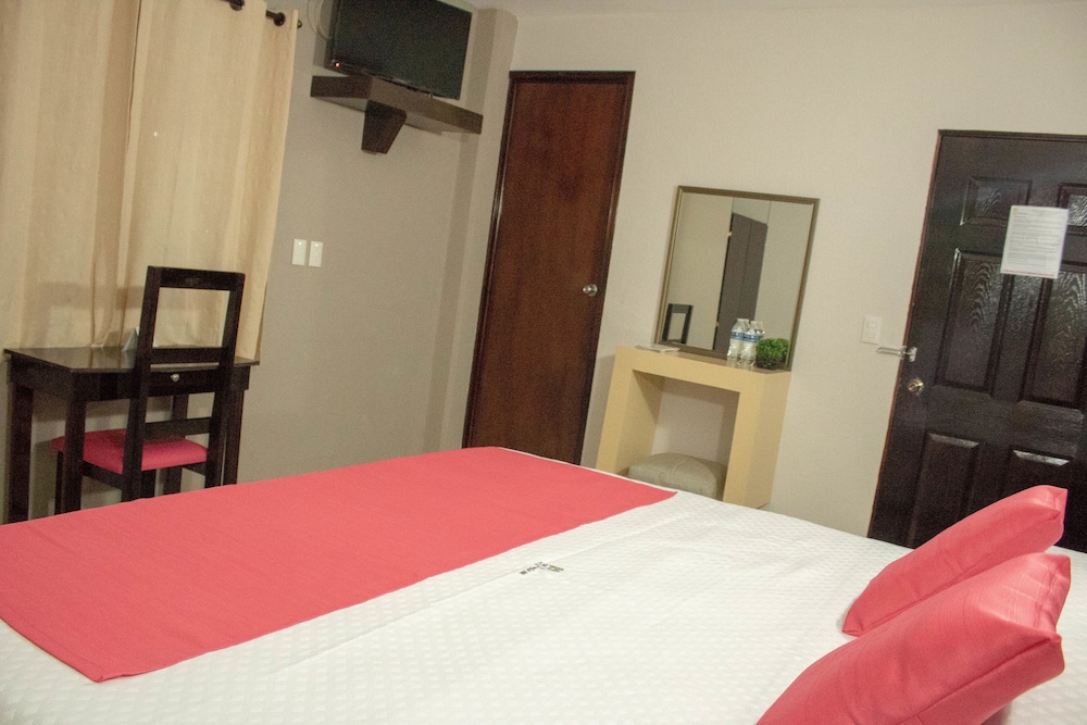 Deluxe Double Room, 1 King Bed, Accessible photo 2